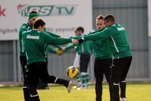 Bursaspor'da zorlu maç öncesi iki fire!