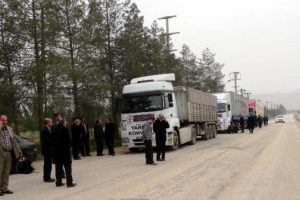 Yardım tırları Suriye'ye doğru yola çıktı