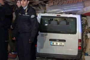1 kişiyi öldürüp gecekonduya girdi