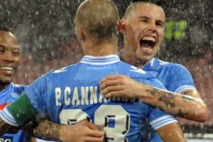 Napoli, Juventus'un peşini bırakmıyor
