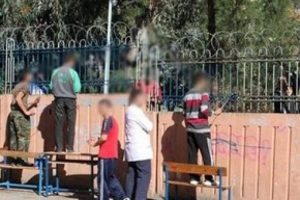 Okul bahçesinde şok görüntü!