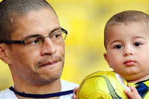 Oğlu 'Fenerbahçe' dedi, Alex ağladı!