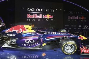 Infiniti-Red Bull yeni aracını tanıttı