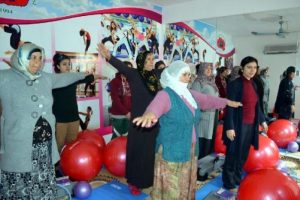 Ev kadınları sporda