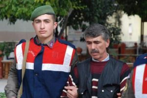 Üç yıl öldürmek için bekledi