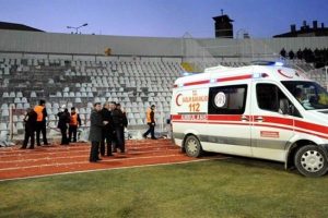 Ambulans 130 TL için sahaya gelmedi
