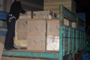Tahta kasalarda 50 bin paket kaçak sigara