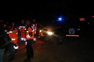 Dağda kaybolan üç kişi, 7 saat sonra bulundu
