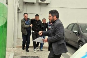 Kuyumcu soyguncuları polisten kaçamadı