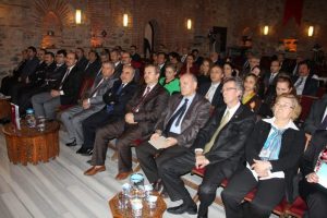 Türkiye'de sağlıkçılar Avrupalı meslektaşlarının 6 katı fazla çalışıyor