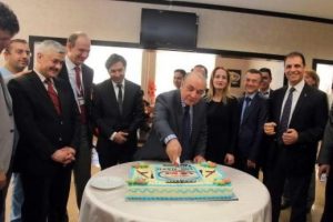 100'üncü organ nakline pastalı kutlama