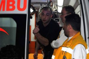Havalimanında 'yol vermeme' kavgası: 1 yaralı