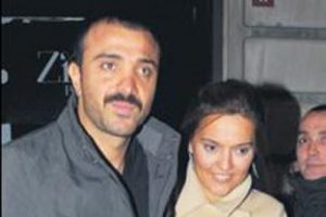 Demet Akalın Arto'nun mekanında eğlendi