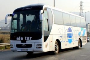 Şoför namaz molasında yolcuyu bırakıp gitti