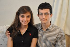 Annelerinin mezarını arıyorlar