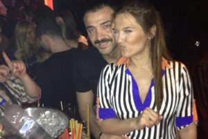 Demet Akalın Arto'nun mekanında eğlendi