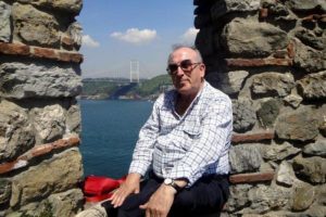 Murat Nehri'ne uçan araçtaki 2 kişi bulunamadı