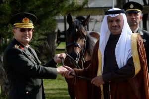 Prens'ten Özel'e 2 hediye at