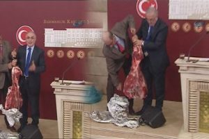 Milletvekilinden ilginç protesto
