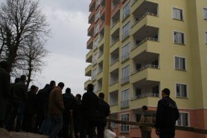 Zihinsel engelli genç 5. kattan düştü