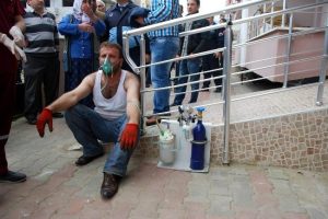 Önce sevgilisine, sonra kendisine zarar verdi
