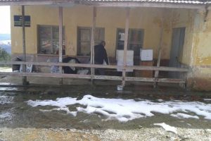 Evi yanan vatandaşa ziyaret