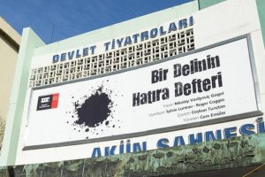 Akün ve Şinasi sahnelerinde perde kapanmasın