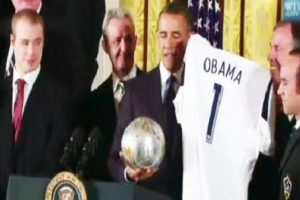Obama, kafasında top sektirdi!