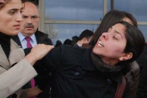 'Ülkeyi bölüyorsunuz' protestosu