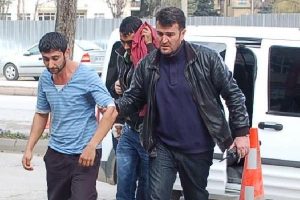 Akü hırsızları yakalandı