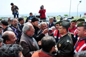 2B eylemcilerini binbaşı ikna etti
