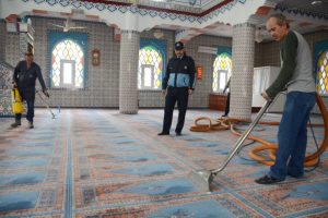 Karacabey'de camiler temizleniyor