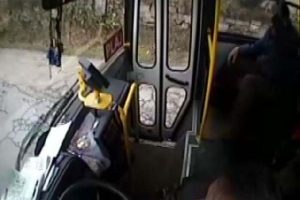 Öğrenci midibüsü ile TIR çarpıştı: 1 ölü