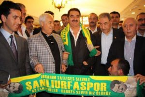 Eşi doğum için hastanede, tatlıses şanlıurfa'da maçta