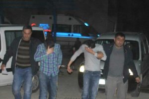 Dükkan sahibi hırsızı fırça ile kovaladı