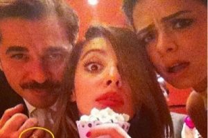 Özge Özpirinçci ve Engin Altan Düzyatan nişanlandı