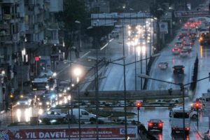 Antalya öğle vakti karanlığa büründü