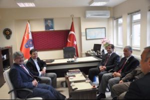 Milletvekili Şahin'in otomobili bariyere çarptı