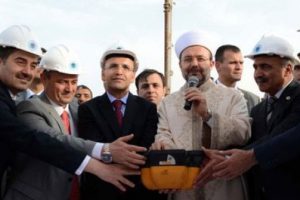 Görmez, üniversitede cami temeli attı