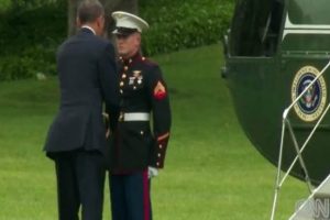 Obama askeri selamlamayı unuttu