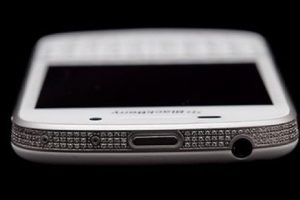 Bu BlackBerry Q10 çok pahalı