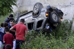 Cip dere yatağına yuvarlandı: 6 yaralı