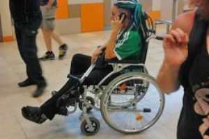 Özlem Tekin tekerlekli sandalyede