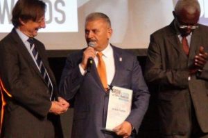 Bakan Yıldırım'a İsviçre'de başarı ödülü