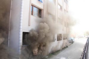 Beyaz eşya deposunda korkutan yangın