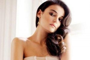 Merve Büyüksaraç sokak ortasında dayak yedi