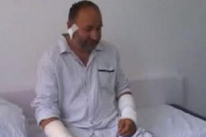 Sürüsüne saldıran ayıyı elleriyle boğdu