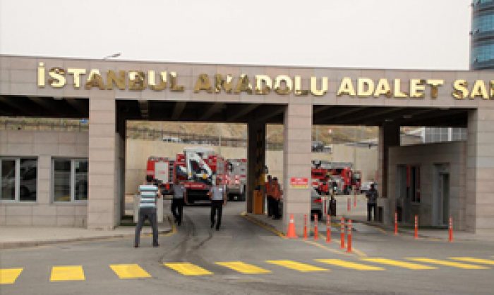 Adliye'de yangın paniği!