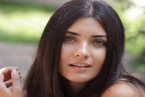 Tuba Büyüküstün'den Hürrem'e destek