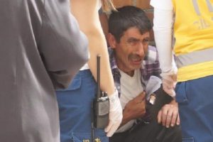 Yanan eşyaları için ağladı